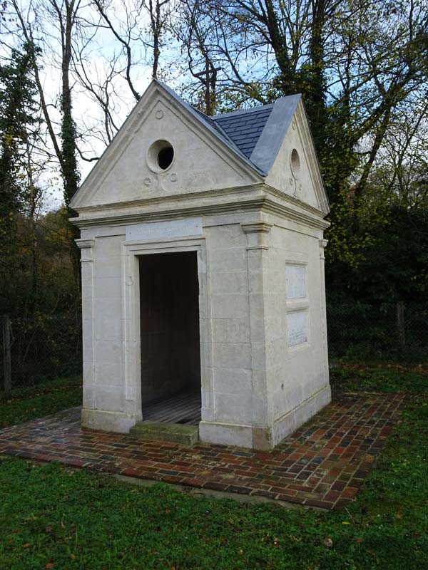 Canteloup : Chapelle funéraire de la famille d'Arnouville