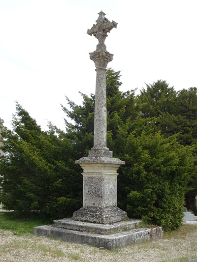 Cauvicourt : Croix de cimetière