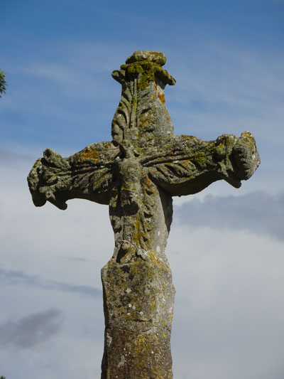 Clinchamps-sur-Orne : croix de cimetière