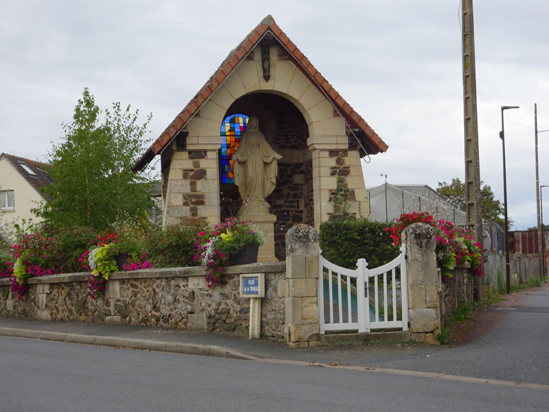 Clinchamps-sur-Orne : Grotte de Notre-Dame Clinchamps