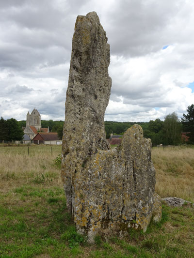 Condé-sur-Ifs : Menhir de la Pierre Cornue