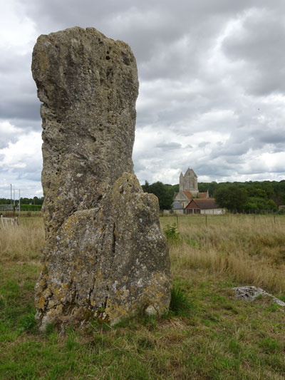 Condé-sur-Ifs : Menhir de la Pierre Cornue