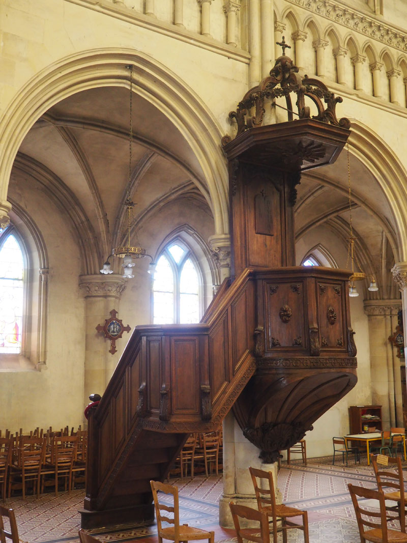 Dozulé - Eglise Notre-Dame du Plessis Esmangard - chaire à prêcher