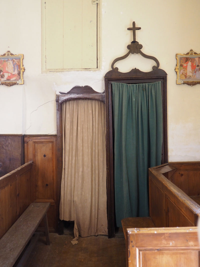 Ecots : Eglise Saint-Rémi - confessionnal