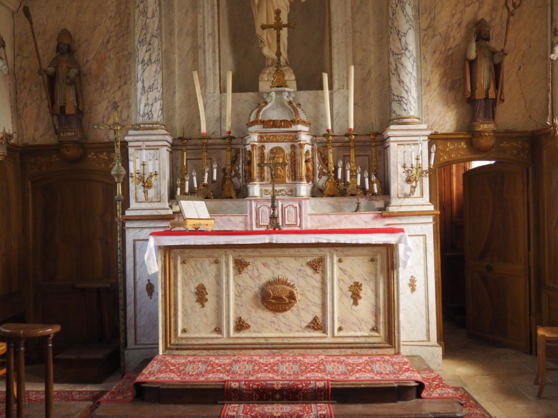 Ecots : Eglise Saint-Rémi - autel