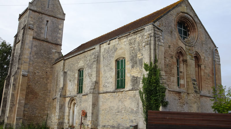 Estrées-la-Campagne : Eglise du Quesnay
