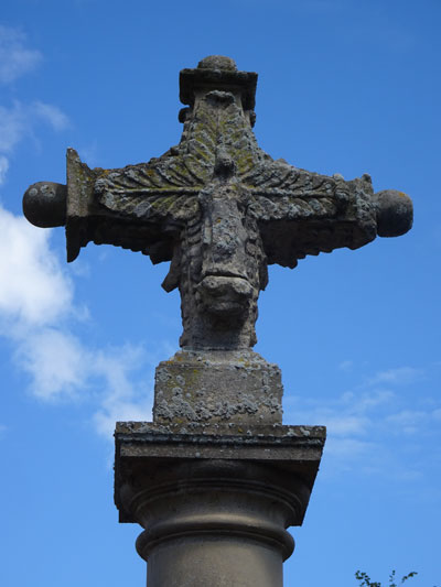 Eterville : Eglise Saint-Jean-Baptiste - Croix de cimetière