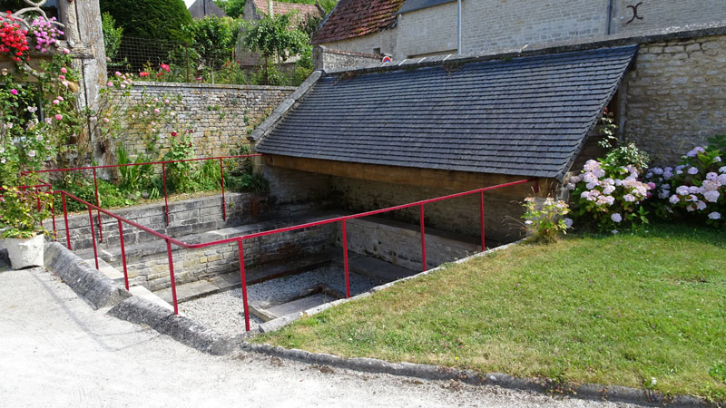 Fontaine-Henry : lavoir