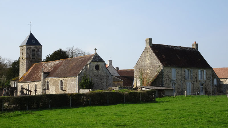 Fourneaux-le-Val : Eglise Saint-Pierre et presbytère