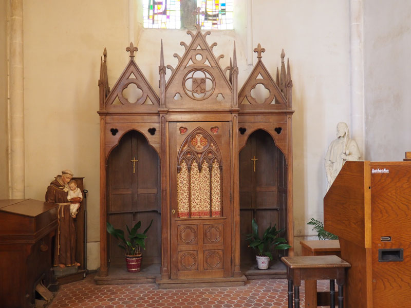 Le Bény-Bocage : Eglise Sainte-Honorine - confessionnal