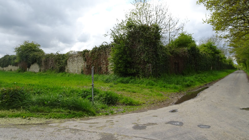 Lingèvres : Murs du château de Cordillon
