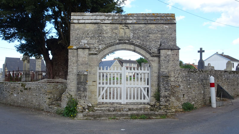 Portail du cimetière (Eglise Saint-Laurent de Marigny)