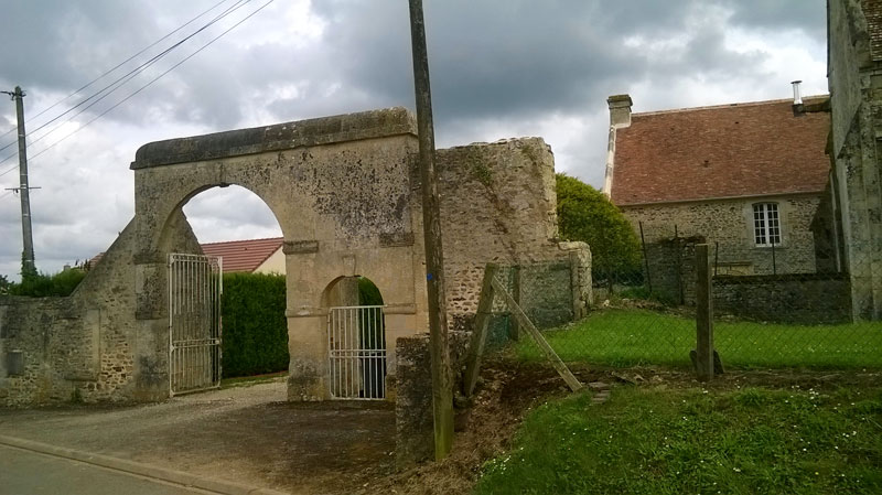 Moulines : Portail du presbytère de Fontaine-Halbout