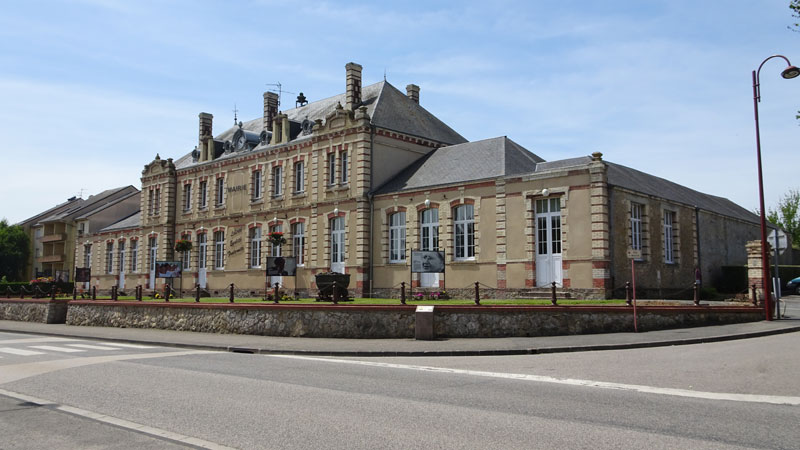 Potigny : Ancienne école des filles / Mairie
