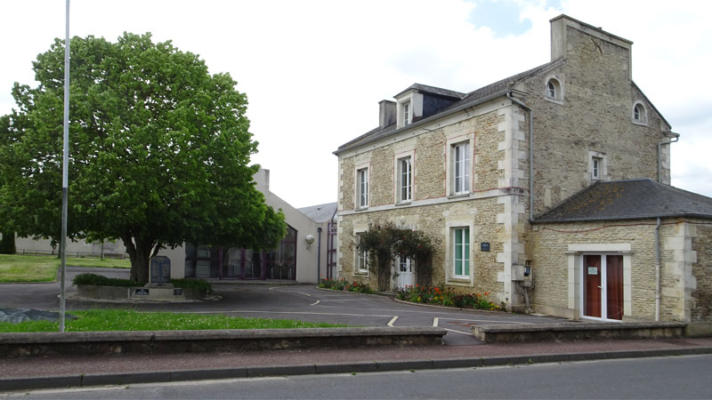 Saint-Aignan-de-Cramesnil : Presbytère / Maire