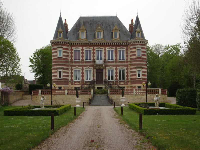 Saint-Pierre-sur-Dives : Château des Roches