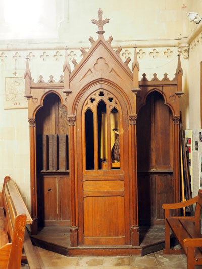 Soliers : Eglise Saint-Vigor - confessional
