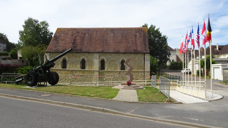 Tilly-sur-Seulles : Chapelle Notre-Dame-du-Val / Musée de la bataille de Tilly-sur-Seulles