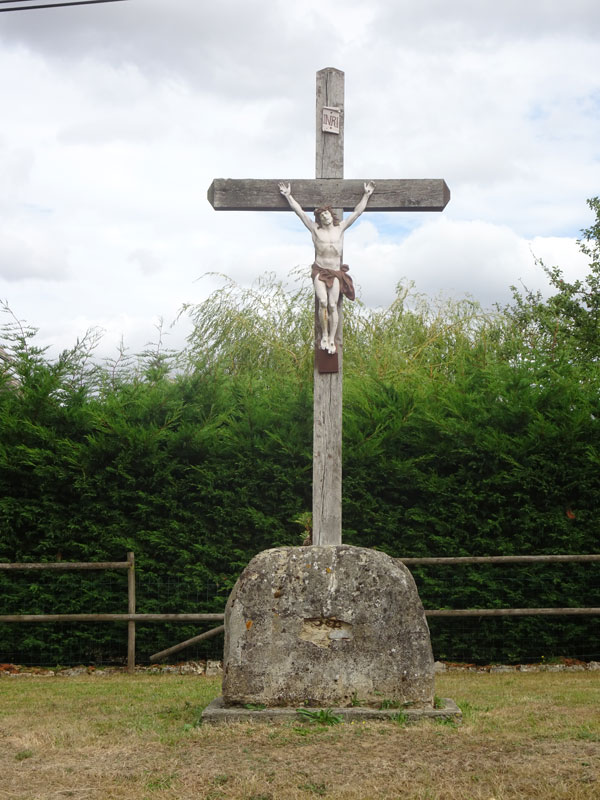 Trois-Monts : La Croix du Mesnil