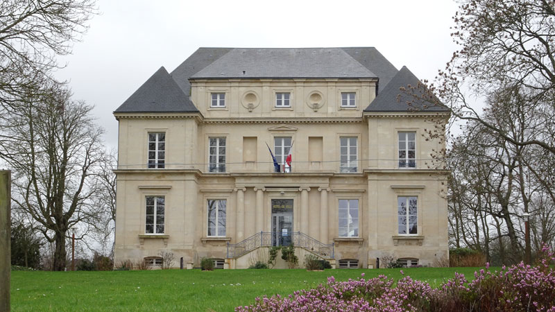 Verson : Château / Mairie