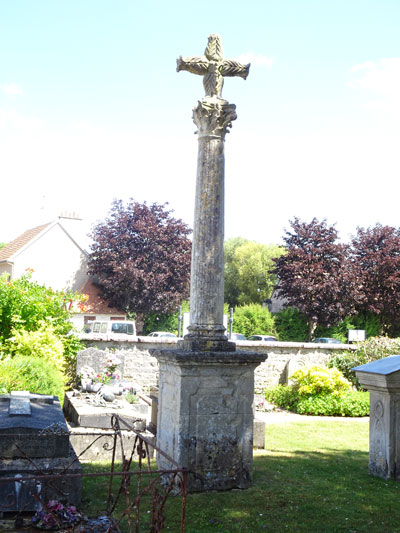 Verson : Croix de cimetière