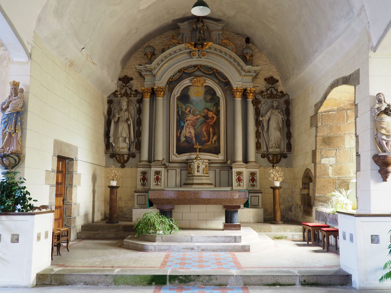 Curey : Eglise Saint-Martin. Fonts baptiismaux