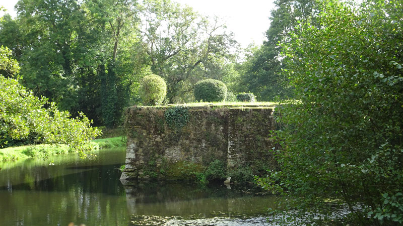 Montreuil-sur-Lozon : Château