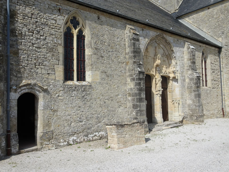 Saint-Côme-du-Mont : Eglise Saint-Côme-et-Saint-Damien