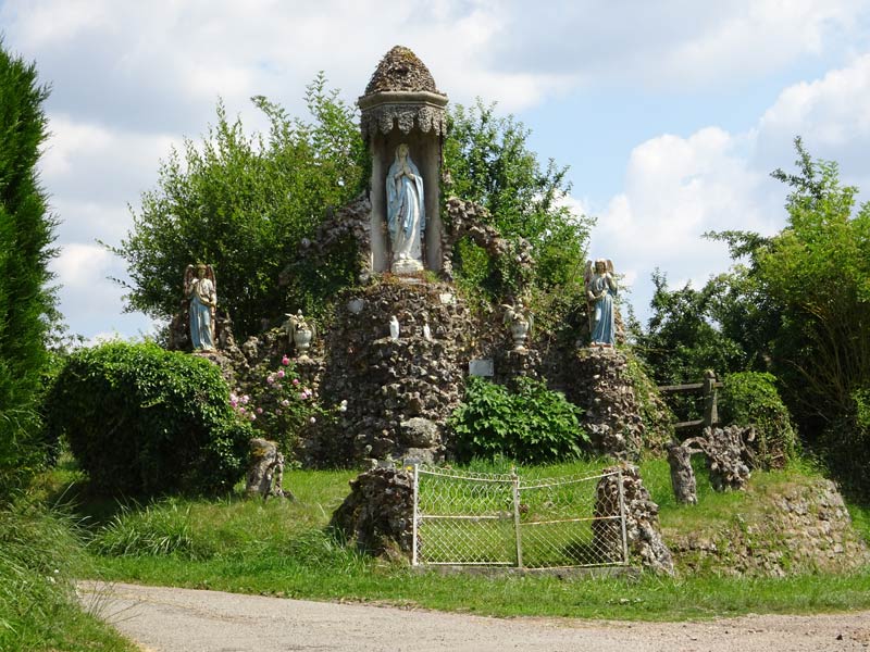 Canapville : Monument dit la Vierge aux Anges