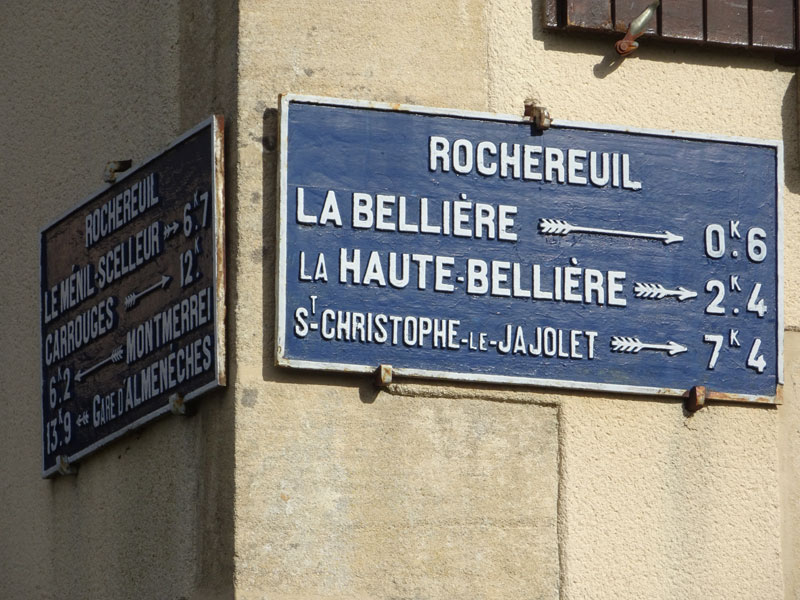 La Bellière : Rochereuil, plaque de cocher