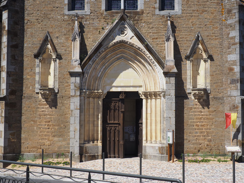 La Carneille : Eglise Saint-Pierre-et-Saint Paul