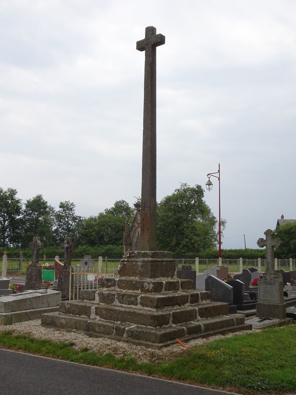Lonlay-le-Tesson : Croix de cimetière