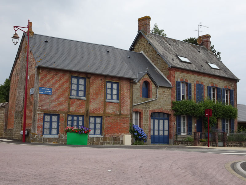 Lonlay-le-Tesson : Maison dans le bourg
