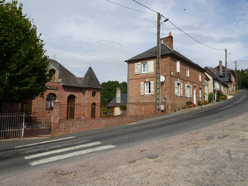 Roiville : Bourg - Mairie