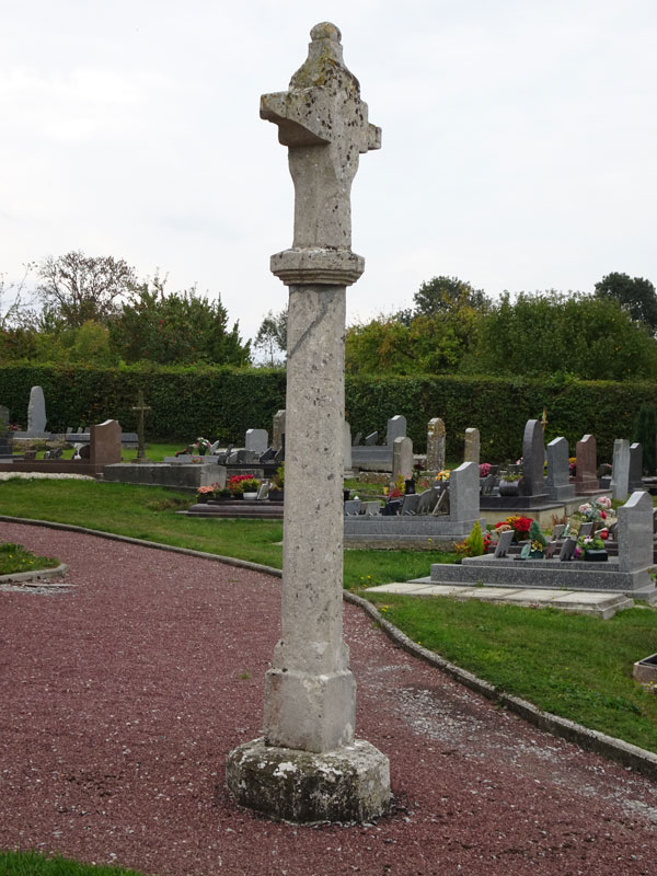 Saint-Loyer-des-Champs : Croix de cimetière