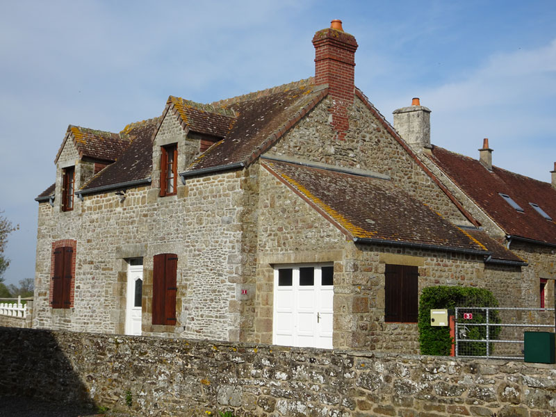 Sainte-Marie-la-Robert : Maison