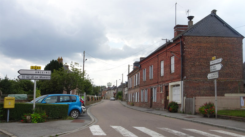 Villers-en-Ouche : Maisons du bourg